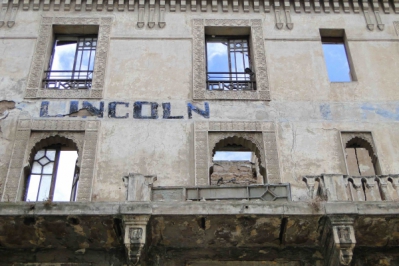Façade à l'abandon de l'hôtel Lincoln à Casablanca (2010) - ©Adam Jones, Ph.D./wikimedia.org